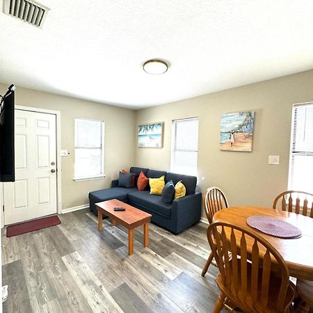 Two Fully Equipped Apartments And A Studio 5 Miles From The Beach Sankt Petersburg Exterior foto