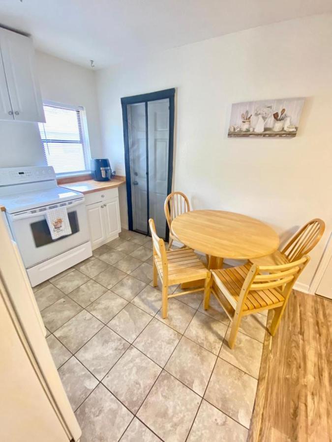Two Fully Equipped Apartments And A Studio 5 Miles From The Beach Sankt Petersburg Exterior foto