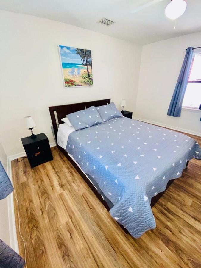 Two Fully Equipped Apartments And A Studio 5 Miles From The Beach Sankt Petersburg Exterior foto