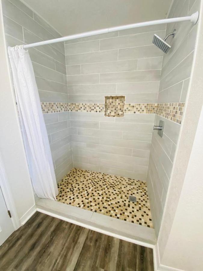 Two Fully Equipped Apartments And A Studio 5 Miles From The Beach Sankt Petersburg Exterior foto