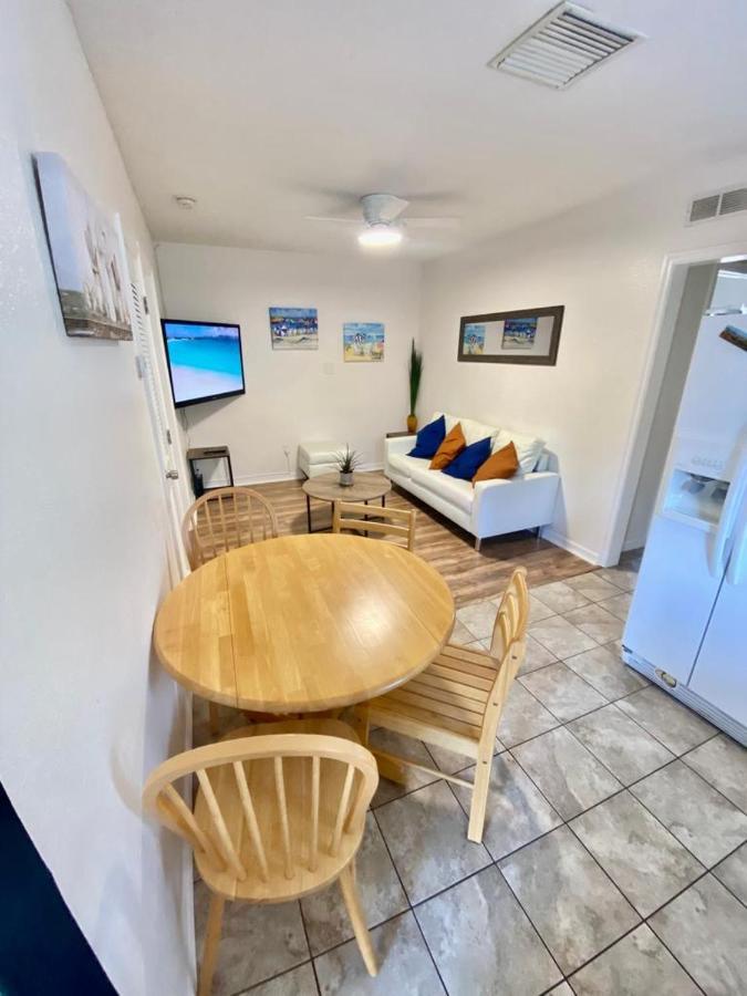 Two Fully Equipped Apartments And A Studio 5 Miles From The Beach Sankt Petersburg Exterior foto