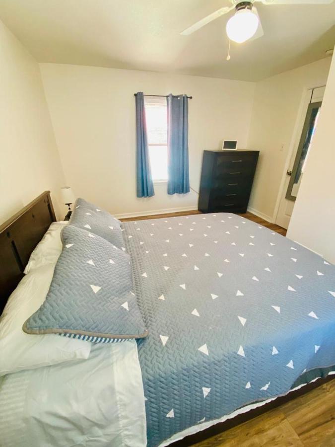 Two Fully Equipped Apartments And A Studio 5 Miles From The Beach Sankt Petersburg Exterior foto