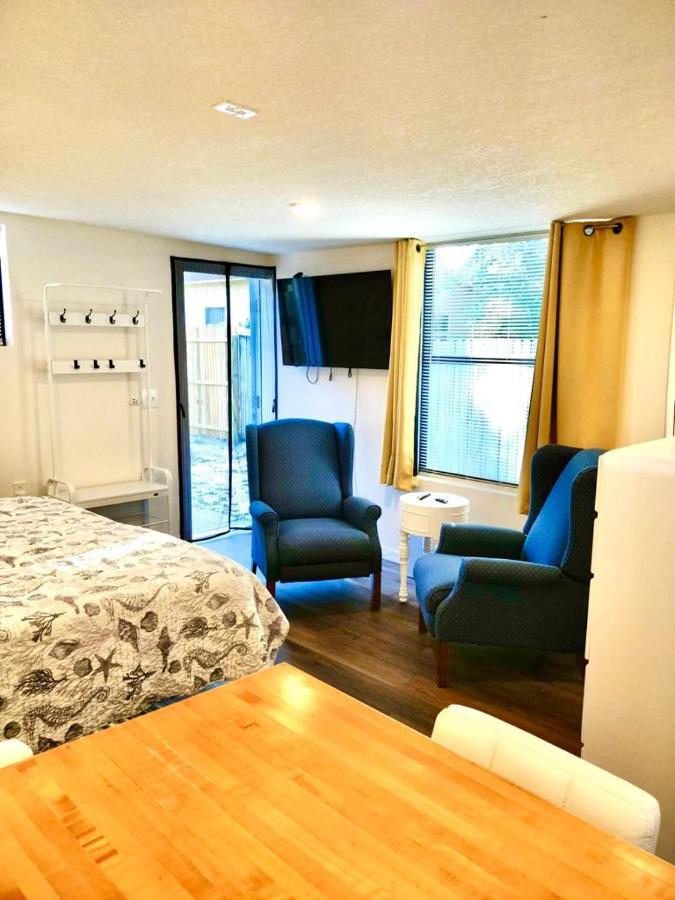 Two Fully Equipped Apartments And A Studio 5 Miles From The Beach Sankt Petersburg Exterior foto