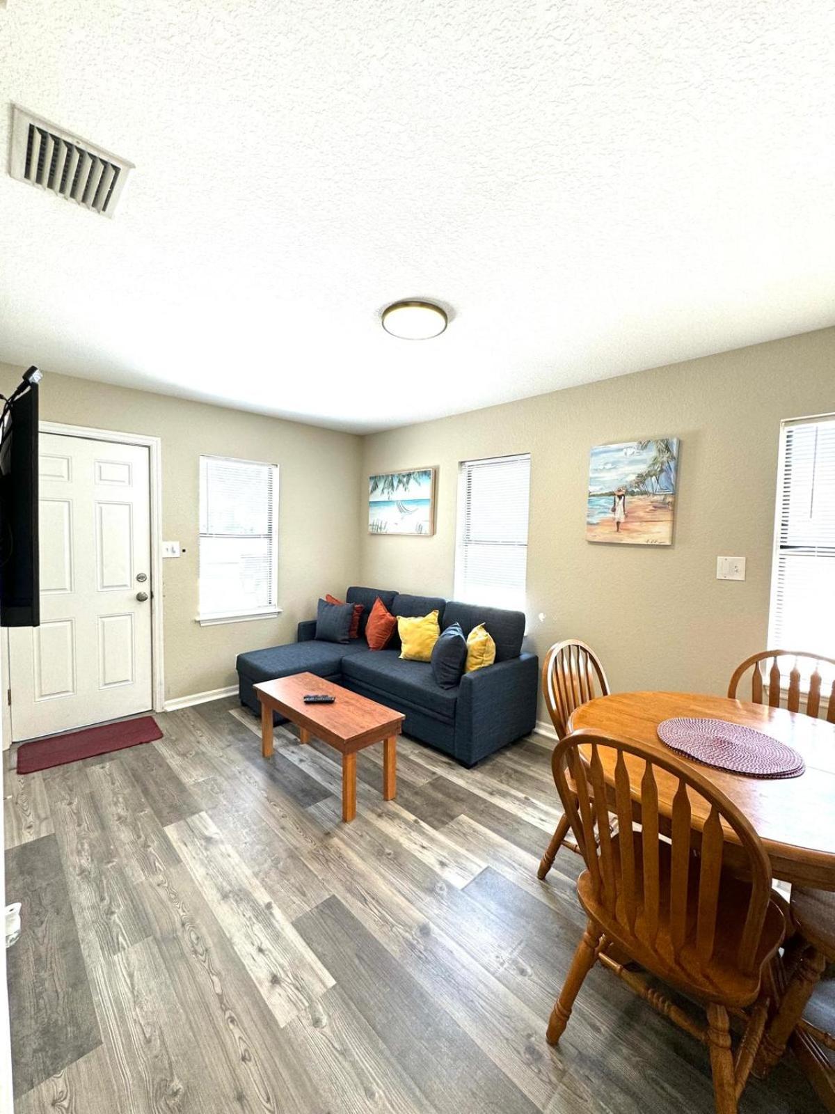Two Fully Equipped Apartments And A Studio 5 Miles From The Beach Sankt Petersburg Exterior foto