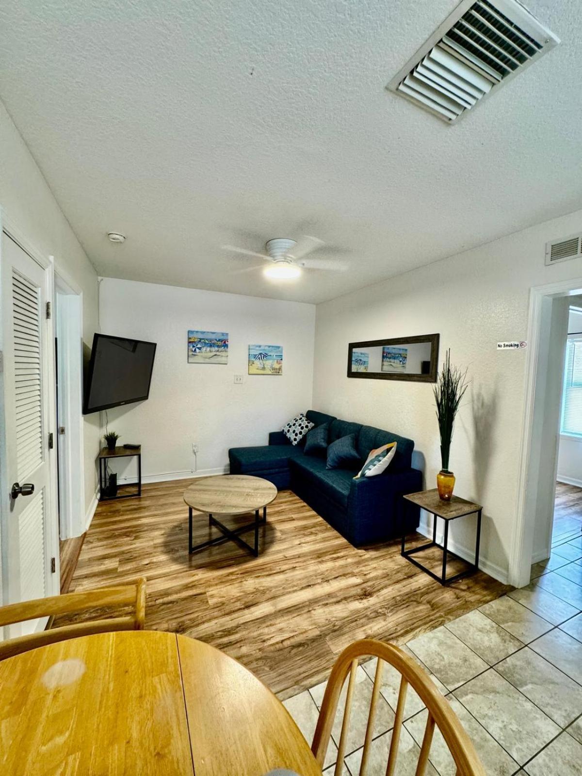 Two Fully Equipped Apartments And A Studio 5 Miles From The Beach Sankt Petersburg Exterior foto